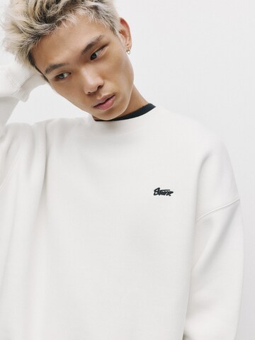 Sweat-shirt 'STWD' Pull&Bear en blanc