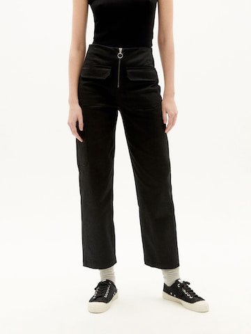 Thinking MU Regular Cargo Pants 'KATH' in Black: front