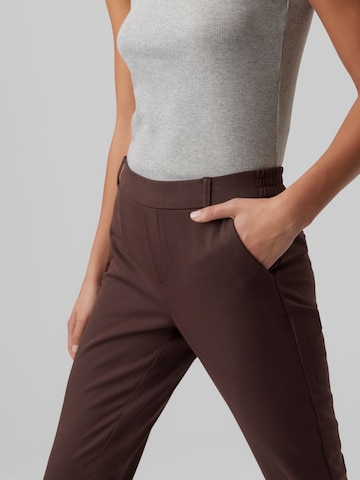 Coupe slim Pantalon 'Maya' VERO MODA en marron