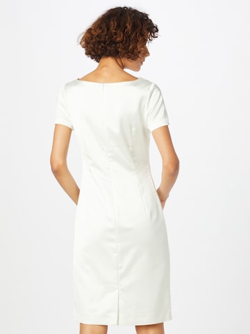 Robe de cocktail SWING en blanc