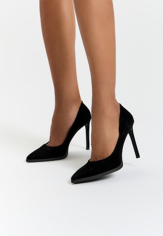CESARE GASPARI Pumps in Schwarz