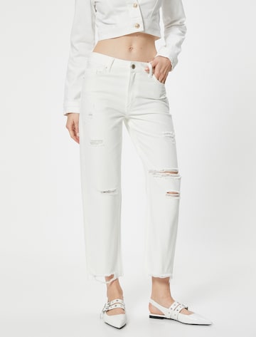 Koton Regular Jeans in White: front