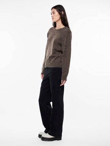 Pullover 'KARINA' di PIECES in marrone