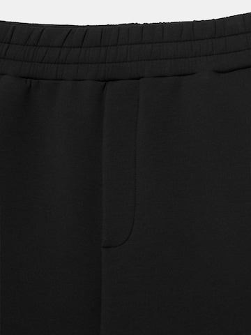 Pull&BearBaggy Hlače - crna boja