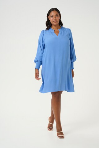 Robe 'Mahlena' KAFFE CURVE en bleu