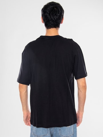 Maglietta 'Banksy Ss Rlx Tee Black Road' di Only & Sons in nero