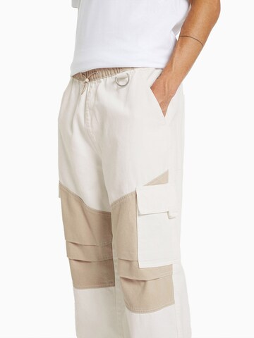 Bershka Loosefit Hose in Beige