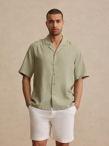 DAN FOX APPAREL - Ajuste regular Camisa 'Ryan' en verde: frente