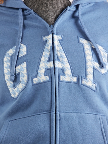 GAP Sweatjacka 'Heritage' i blå