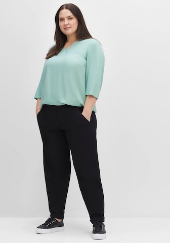 SHEEGO Tapered Pleat-front trousers in Black