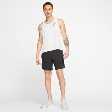 NIKE Regular Sportshorts 'Flex Stride' in Schwarz