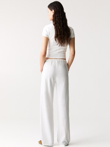 Wide leg Pantaloni di Pull&Bear in bianco