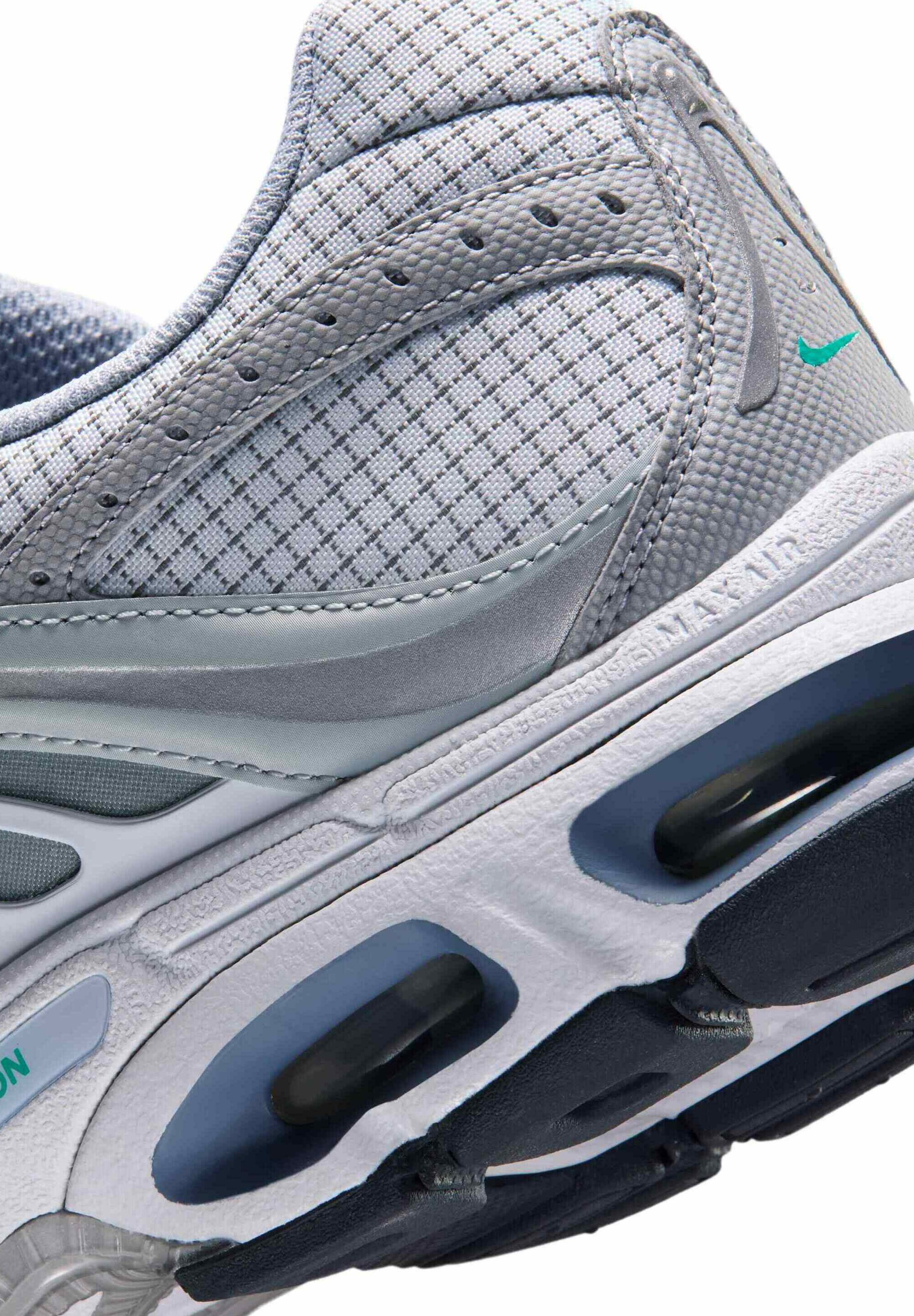 Nike Sportswear Matalavartiset tennarit 'AIR MAX MOTO 2K' värissä harmaa