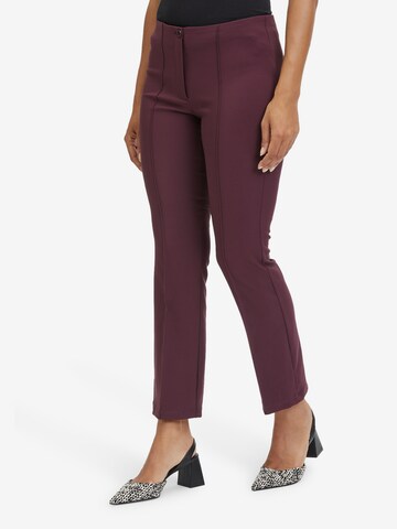 Coupe slim Pantalon Betty Barclay en violet : devant