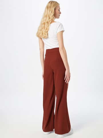 ABOUT YOU Limited Wide leg Παντελόνι πλισέ 'Loana' σε καφέ