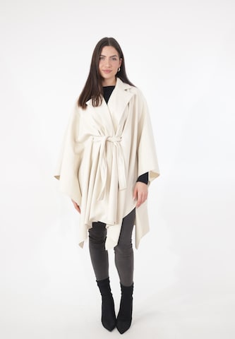 Elara Cape in Beige