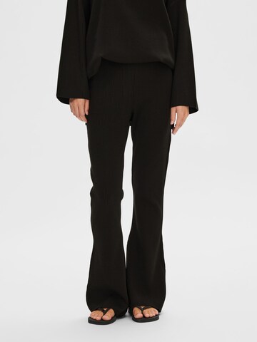 SELECTED FEMME Flared Pants 'KARO' in Black: front