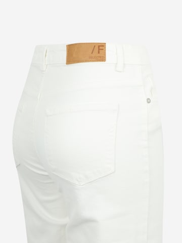 Selected Femme Tall - Regular Calças de ganga 'ALICE' em branco