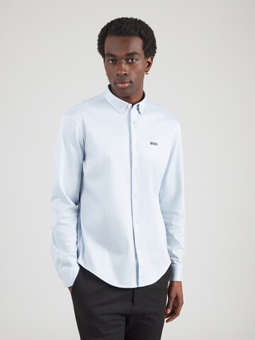 Coupe regular Chemise 'Motion' BOSS en bleu : devant