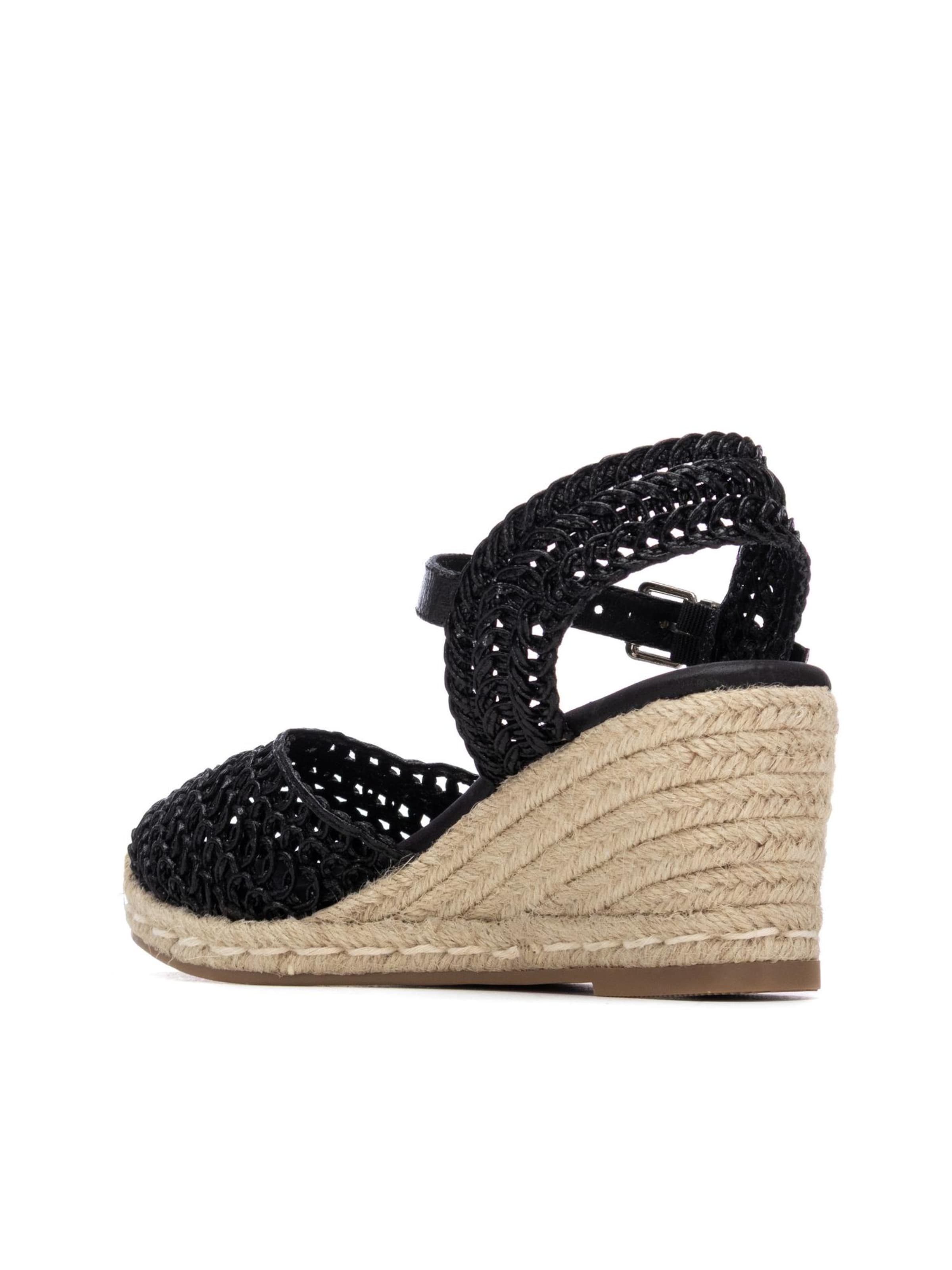 Xti Sandale‌‌‌‌‌‌‌‌‌‌ in Schwarz