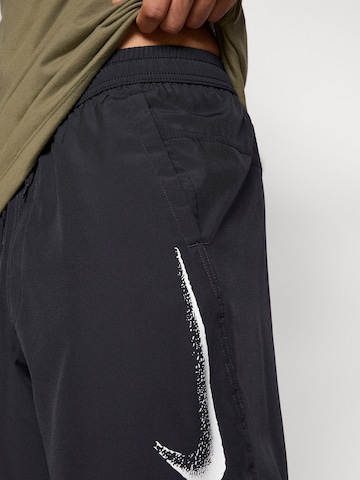 NIKE Szabványos Sportnadrágok - fekete