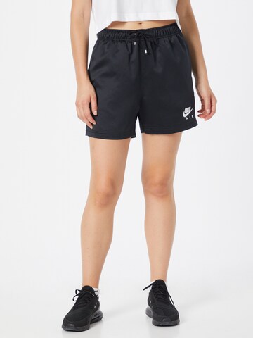 Loosefit Pantaloni de la Nike Sportswear pe negru: față