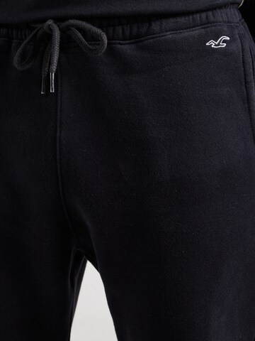 HOLLISTER - Tapered Pantalón en negro