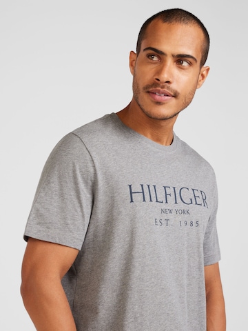 TOMMY HILFIGER Koszulka w kolorze szary