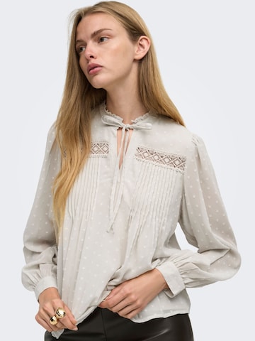 ONLY - Blusa 'ONLMadonna' en gris