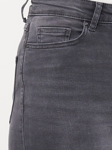 Only Tall Rozkloszowany krój Jeansy 'ONLLUNA' w kolorze szary