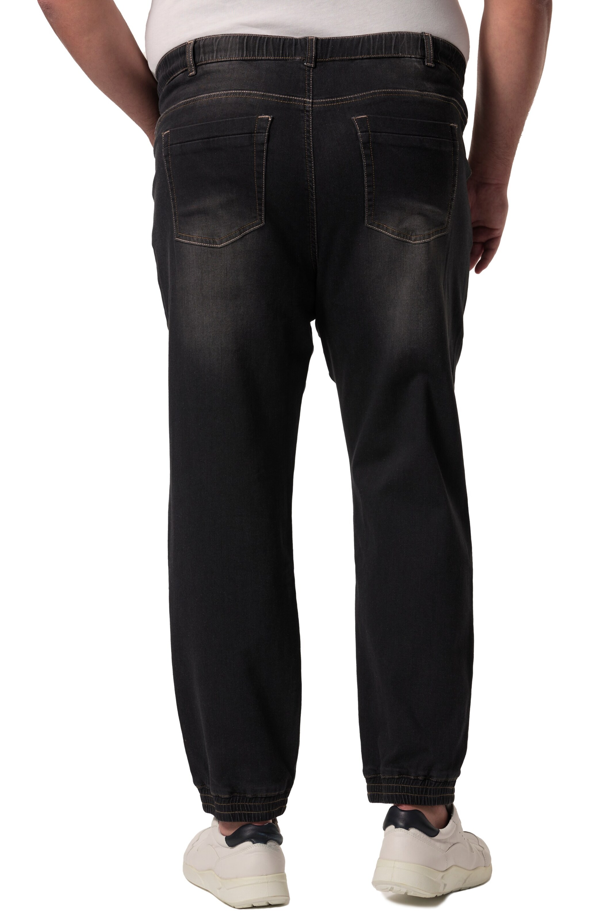 Men Plus Tapered Jeans in Black