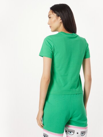 Tricou de la Chiara Ferragni pe verde