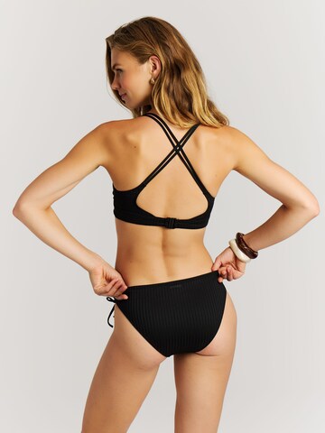 PROTEST Triangel Bikini 'PRTCosta' in Zwart