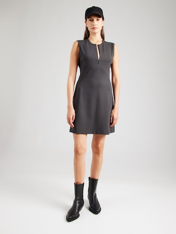 Calvin Klein Jeans - Vestido en gris: frente