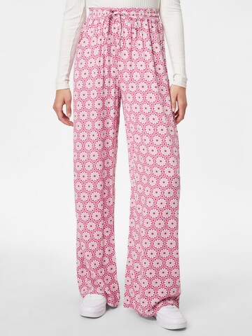 Moves Loose fit Pleat-Front Pants 'Masmu' in Pink: front