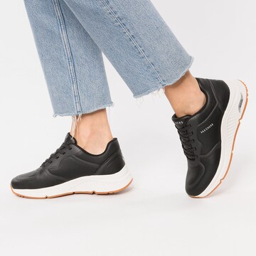 Baskets basses SKECHERS en noir