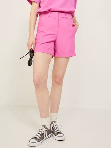 JJXX Regular Pleat-Front Pants 'Mary' in Pink: front