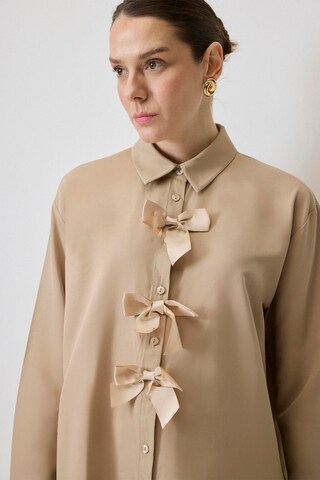 Touche Prive Blouse in Beige