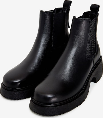 CESARE GASPARI Chelsea Boots in Black