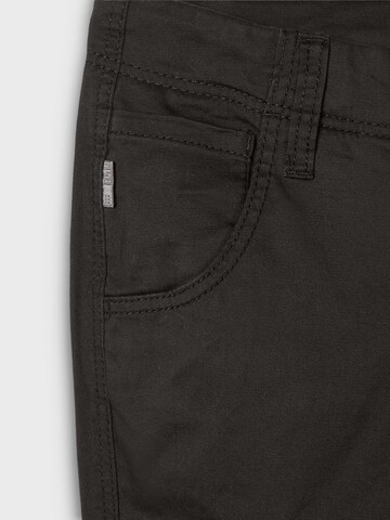 Tapered Pantaloni 'Bamgo' di NAME IT in nero