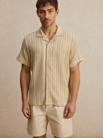 DAN FOX APPAREL Comfort Fit Риза 'Joschua' в бежово: отпред