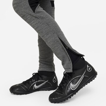 NIKE Skinny Sporthose in Grau