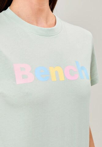 BENCH T-Shirt in Grün