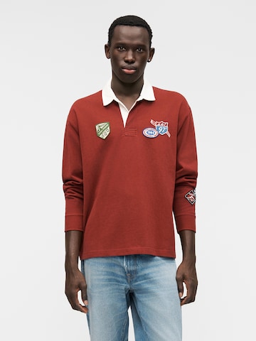 Tricou de la Abercrombie & Fitch pe roșu: față