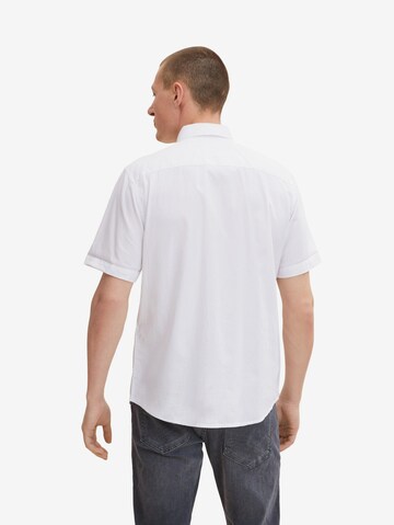 TOM TAILOR جينز مضبوط قميص بلون أبيض