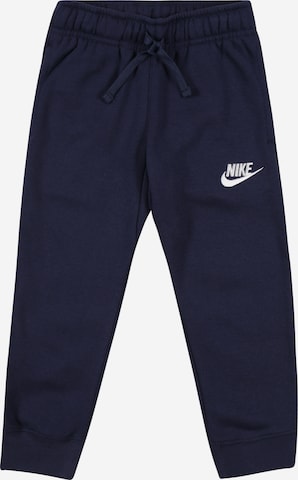 Tapered Pantaloni 'Club' de la Nike Sportswear pe albastru: față