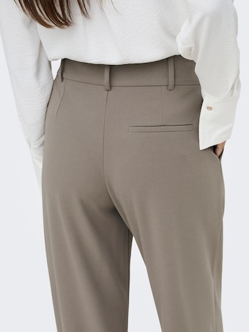 JDY - regular Pantalón plisado 'JDYGEGGO' en marrón
