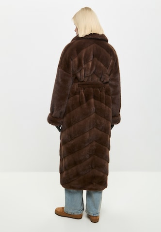 CESARE GASPARI Wintermantel in Bruin