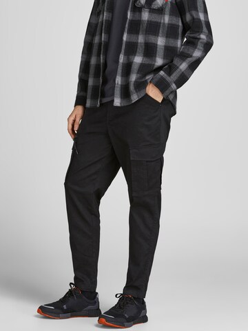Jack & Jones Plus Regular Cargobyxa 'Stace' i svart: framsida
