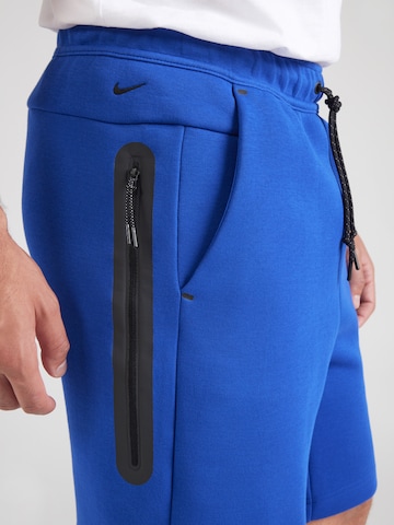 Nike SportswearLoosefit Hlače 'TECH FLC' - plava boja